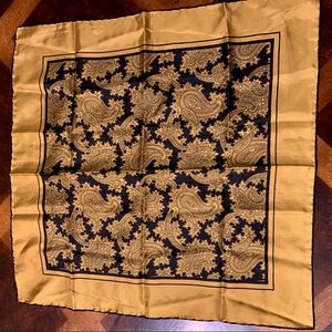 Vintage Italian Handrolled 💯% Silk Scarf